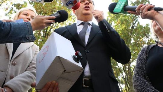 Palikot w Lublinie: Legalny bimber i totolotek dla artystów