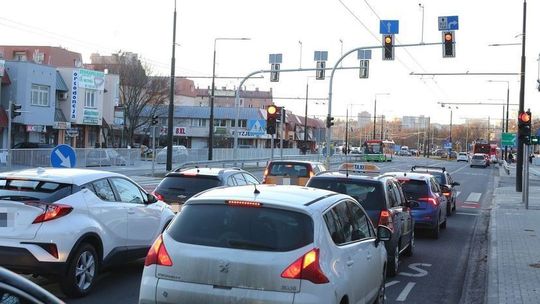 Palił marihuanę, stojąc w korku na Puławskiej. Pech chciał, że zaraz za nim jechał policjant