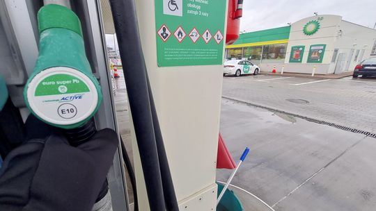 Paliwa mają potanieć, ale nie od razu. Nowe przepisy już obowiązują