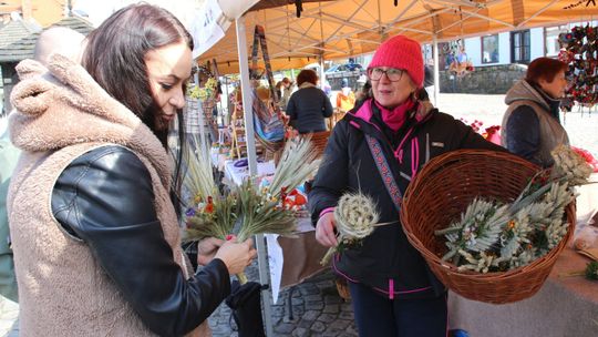 Palmy, pisanki, koguty. Lokalne produkty mają wzięcie