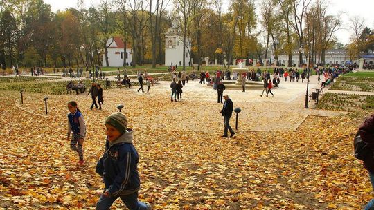 Pamiątkowe zdjęcie przy fontannie 