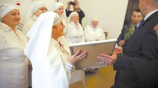 Pamiętacie przebój "Koko Euro Spoko"? Założycielka zespołu wyrzucona z pracy tuż przed emeryturą