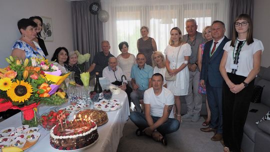 Pan Henryk ma 100 lat. Była urodzinowa impreza