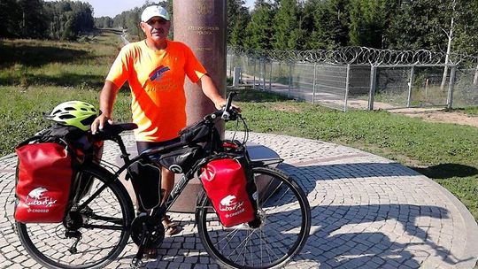 Pan Janusz zamierza przemierzyć Polskę „na krzyż”. Dobroczynne 2 tys. kilometrów