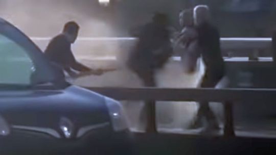 Pan Łukasz dostał kilka ciosów nożem od terrorysty. Świadek opisuje co zrobił bohaterski Polak [nowe wiadomości]