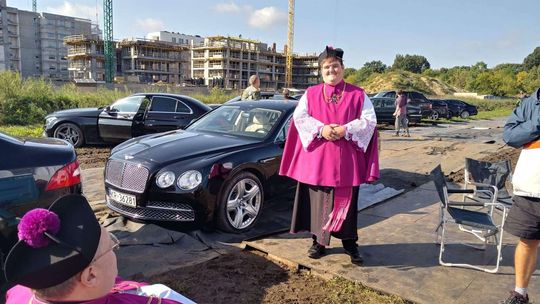 Pan Mariusz arcybiskupem w "Klerze". "Znalazłem się tam właściwie przez przypadek"