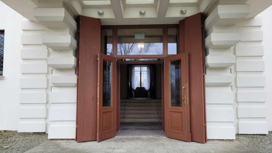 Pan Paweł nie zwiedził pałacu. Winda dla niepełnosprawnych nie działa