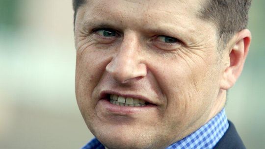 Pan poseł czy dobry wujek? Kontrowersje wokół Cezarego Kucharskiego