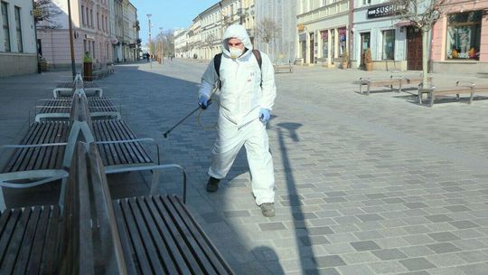 Pandemia koronawirusa: maseczki, kwarantanna i zakaz wstępu do lasu