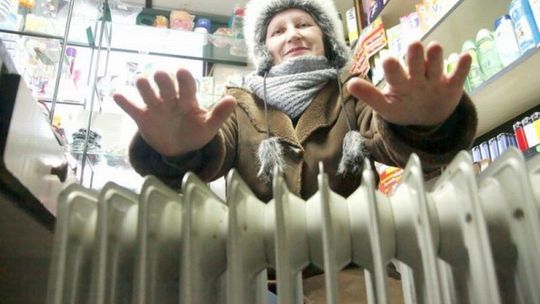 Pani z kiosku: Na mrozy mam grzejnik, farelkę i czajnik 