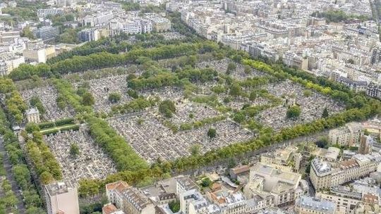 Papieros na grobie Morrisona. Najsłynniejsze cmentarze na świecie