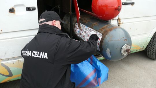 Papierosy były ukryte w butli z gazem