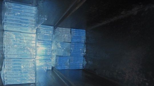 Papierosy ukryte w nadkolach i podłodze pojazdów