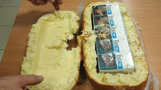 Papierosy w przerośniętej bułce z masłem. Celnicy przecierali oczy ze zdumienia [zdjęcia, wideo]