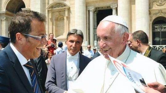 Papież Franciszek przyjmuje receptę doktora Noe i ogłasza zakaz narzekania 