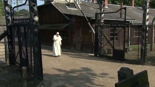Papież Franciszek w Auschwitz-Birkenau (wideo)