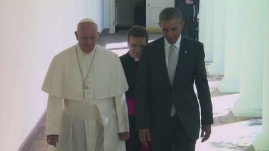 Papież Franciszek w USA. Spotkał się z Obamą, błogosławił dzieci (wideo)