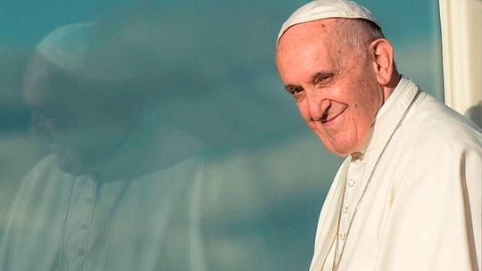 Papież Franciszek wciąż w szpitalu. Podziękował za modlitwę