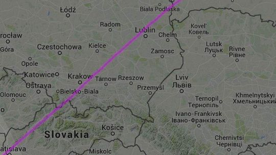 Papież przeleciał nad woj. lubelskim. Radny: "Warto spojrzeć w niebo"