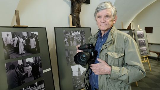 Papież w obiektywie Jacka Mirosława. Wystawa przy ul. Królewskiej