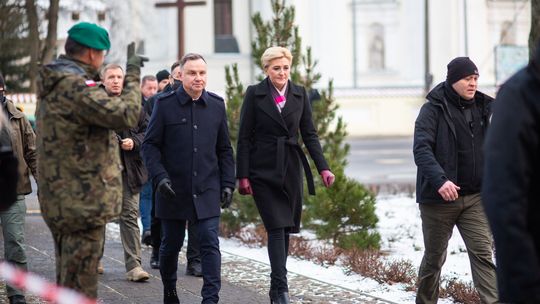 Para prezydencka spotkała się w Kodniu ze służbami mundurowymi. "Wasza służba jest w całej Polsce ogromnie doceniana" [zdjęcia]