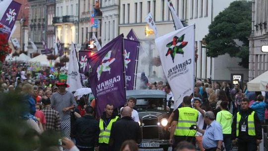 Parada kuglarska przeszła przez Lublin. Carnaval Sztuk-Mistrzów rozpoczęty! (wideo)