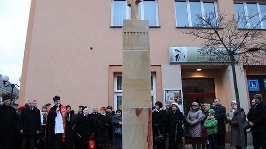 Parafia dopięła swego. Krzyż wrócił przed restaurację