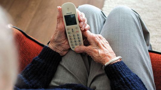 Parafianka po rekolekcjach odebrała dziwny telefon. Na szczęście wszystko słyszał ksiądz