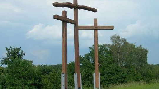 Parchatka: Zaniedbany szlak na Górę Trzech Krzyży