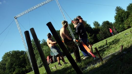 Park Ludowy już cyrkowy. Budują namiot, będą ćwiczyć