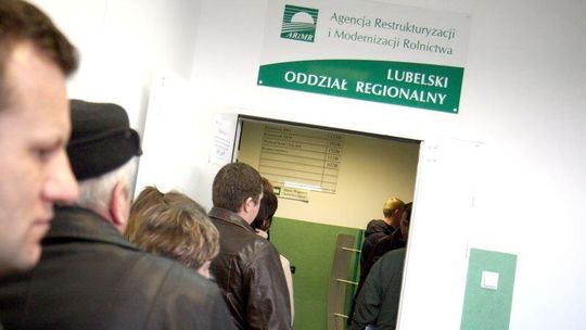 Parking jest, ale płatny. Interesanci ARiMR nie chcą płacić