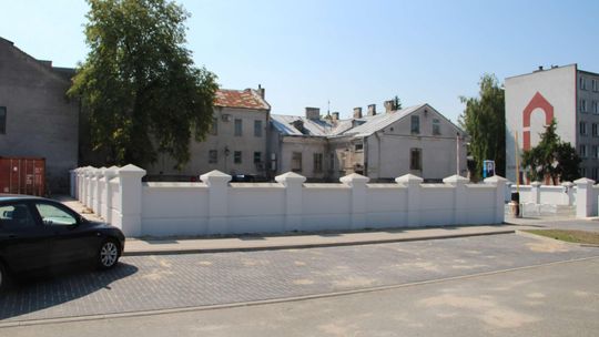 Parking... z murem. Odtworzenie kosztowało kilkaset tysięcy złotych