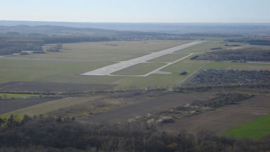Pas startowy i terminal. Firma z Białej Podlaskiej kupiła lotnisko w Gdyni