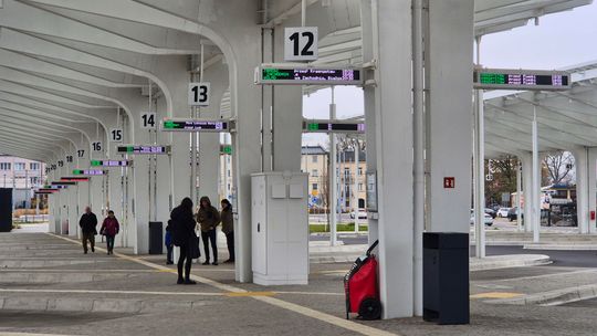 Pasażer się skarży: Na dworcu w Lublinie nie ma gdzie usiąść