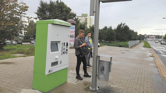 Pasażerowie w Lublinie mają kłopot. Stare biletomaty znikają, nowe nie działają