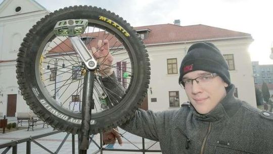 Pasja: jazda na jednym kole. Śmiali się z niego, nikt nie wierzył, że mu się uda