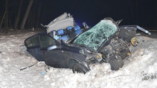 Paskudny wypadek pod Zamościem. Zakleszczonego kierowcę wyciągali strażacy