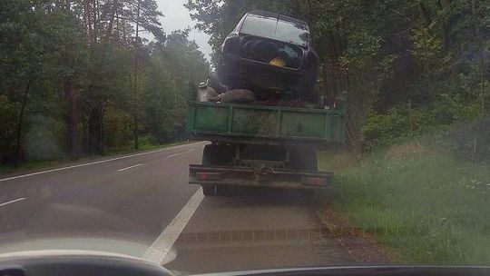 Passata "wrzucili na pakę", zauważyła ich policja