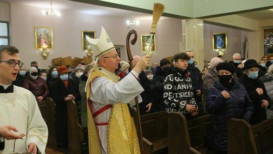 Pasterka w Parafii pw. Świętego Krzyża w Lublinie. Mszę odprawił metropolita lubelski [zdjęcia]