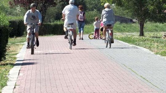 Pasy na ścieżce rowerowej wzdłuż Bystrzycy jednak nie tak szybko