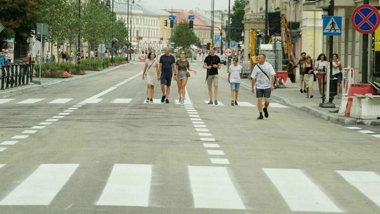 Pasy namalowane, Krakowskim Przedmieściem można jechać