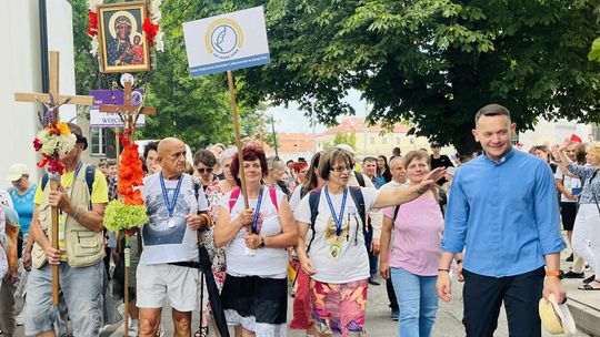 Pątnicy już w trasie. Każdy niesie na Jasną Górę własne intencje