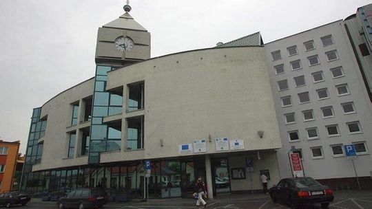 Patrzą władzy na rachunki. Z kim miasto zawarło umowy?