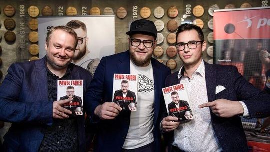 Paweł Fajdek napisał... książkę