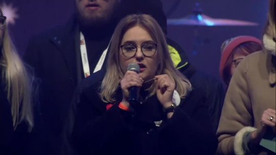 „Paweł jest ze mną cały czas, jego obrączka wisi na mojej szyi”. Magdalena Adamowicz na scenie WOŚP