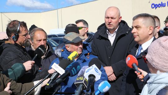 Paweł Maj przed opolskim więzieniem o "kompromitacji aparatu państwa" 