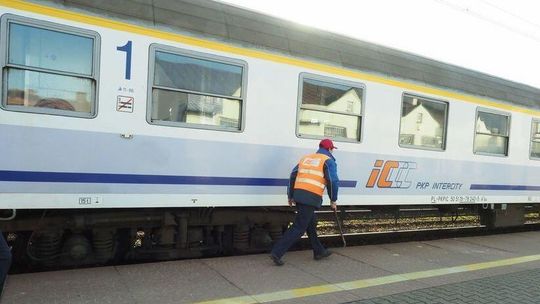 Pechowa podróż koleją przez Lublin do Chełma. Pasażerowie utknęli z wagonami