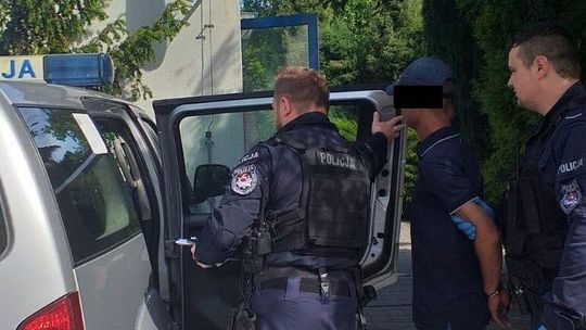 Pechowy pobyt w Okunince. Policjant i poszukiwany nad jednym jeziorem