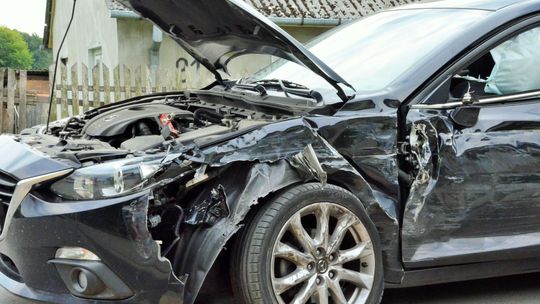 Pechowy zakręt. Kierowcy wciąż się nie wyrabiają (zdjęcia, film)