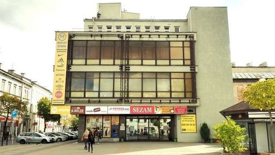 Pedet już bez wielkopowierzchniowych reklam. Wisiały bez zezwolenia